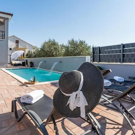 Ferienhaus 3 Bedroom Stunning In