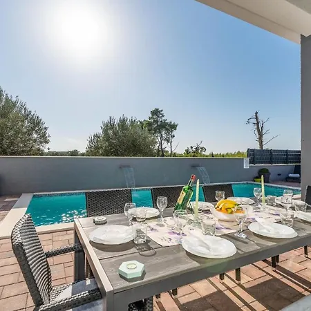 Ferienhaus 3 Bedroom Stunning In