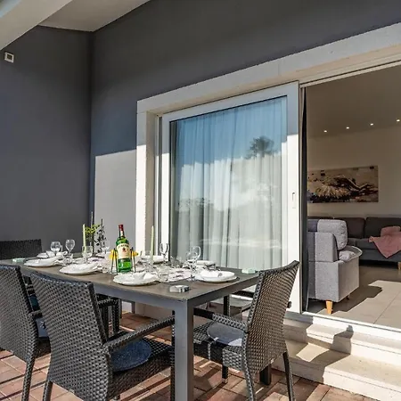 3 Bedroom Stunning In Ferienhaus *