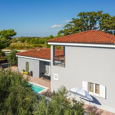 3 Bedroom Stunning In Ferienhaus Privlaka (Zadar)