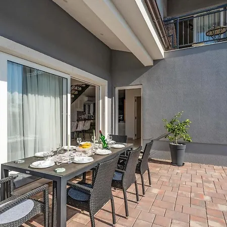 Ferienhaus 3 Bedroom Stunning In Privlaka (Zadar)