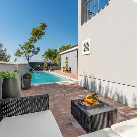 Beautiful In Ferienhaus Privlaka (Zadar)